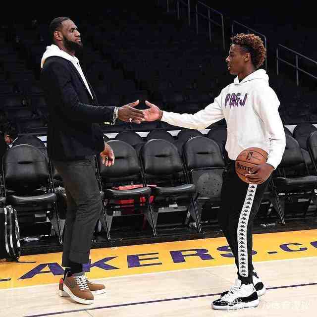 响应中足联文明行动月号召，青岛西海岸启动文明球迷评选活动（青岛西海岸启动文明球迷评选，积极响应中足联文明行动月）