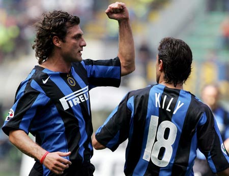 记者：莱奥周二接受核磁共振检查，结果显示无肌肉损伤（记者：莱奥周二核磁共振结果显示肌肉无伤）