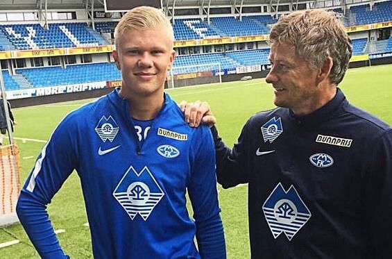 雪花飘飘北风萧萧，记者：世界杯抽签仪式场外下着大雪