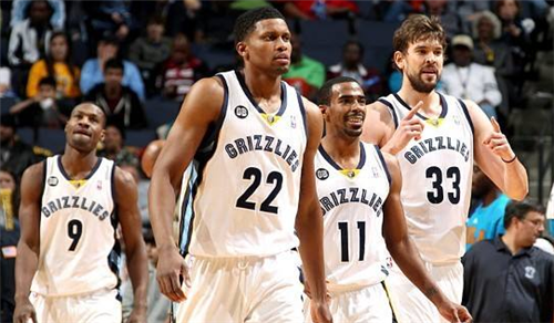 帕尔特伊律师：否认所有指控，配合CPS调查三年，期待最终清白（帕尔特伊律师：坚称无辜，三年配合CPS调查，盼还以清白）