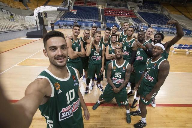 巴萨客战贝蒂斯名单：莱万、亚马尔领衔，费尔明、德容回归（巴萨公布客战贝蒂斯大名单：莱万、亚马尔领衔，费尔明、德容复出）