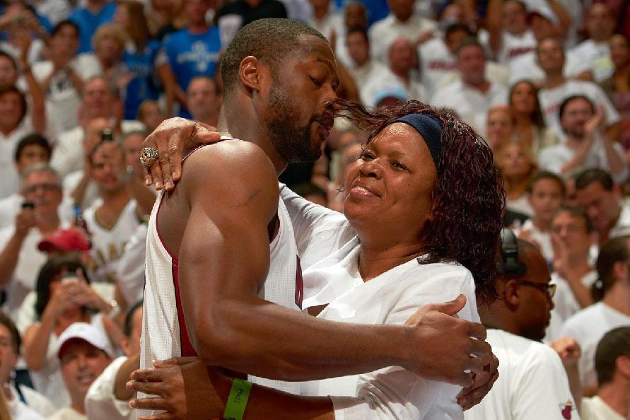 手感下滑！布伦森首节8中5拿16分&次节4中0（由热转冷！布伦森首节8投5中砍16分，次节4投0中）